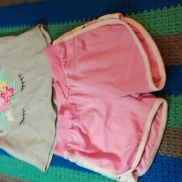 2 piece Tshirt and shorts set - Picture 3 of 6